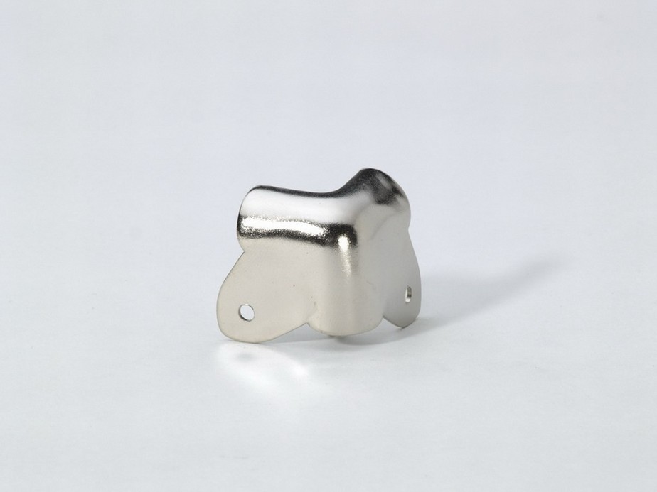 Adam Hall Cabine Corner Cut