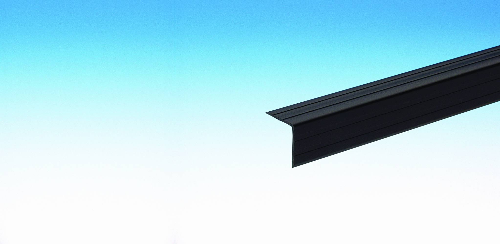 Adam Hall Angle 22x22 Plast