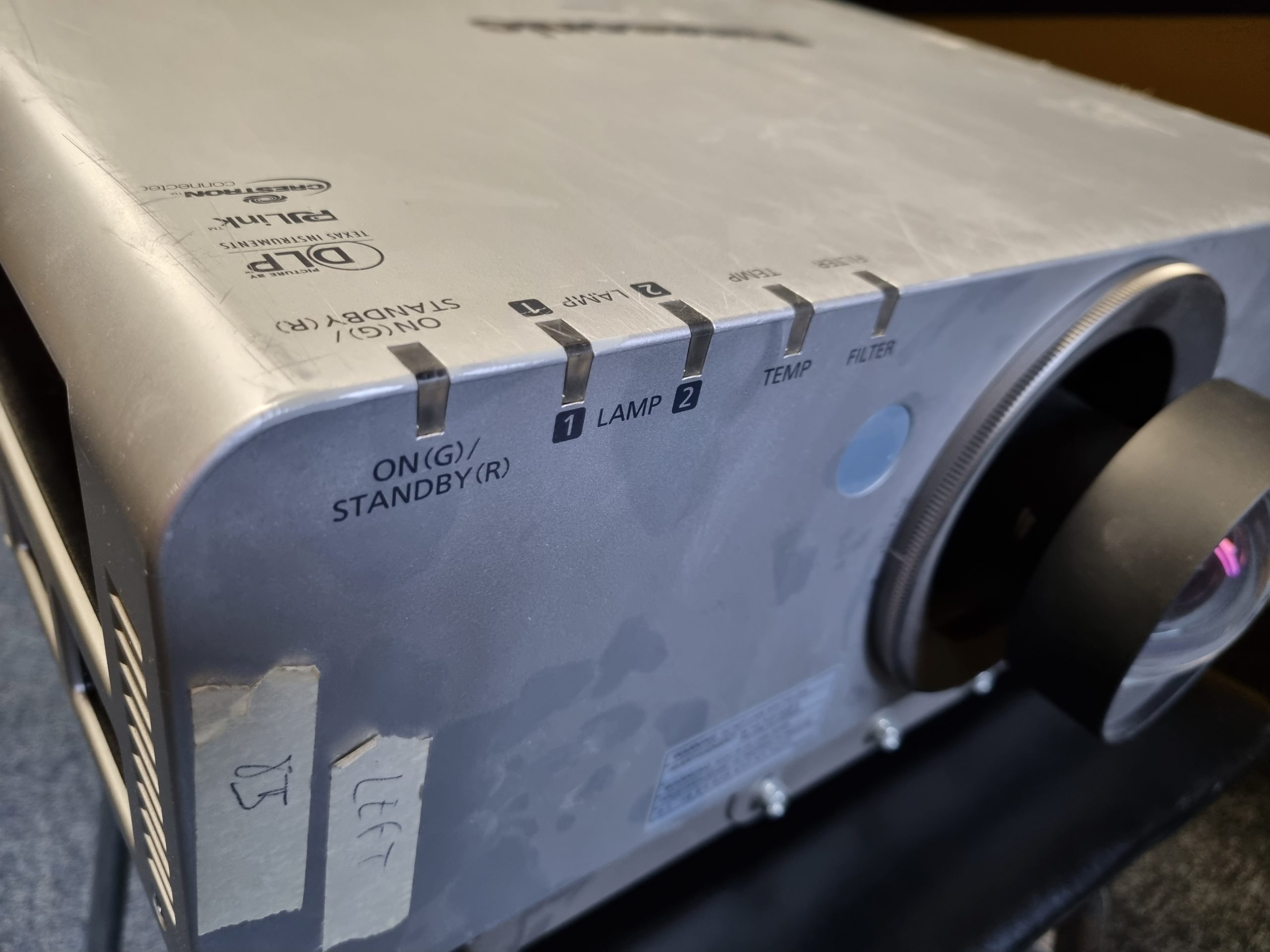 Dataprojektor PANASONIC DZ770 WUXGA (různé objektivy)
