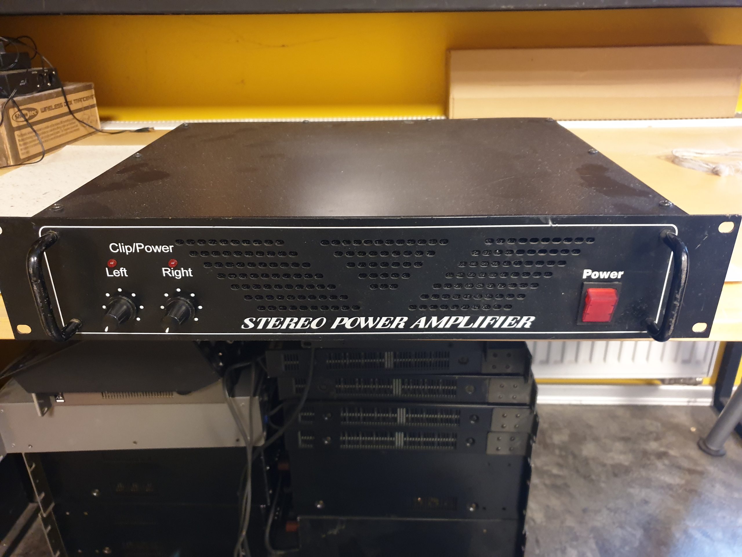 Zesilovač 2x400W